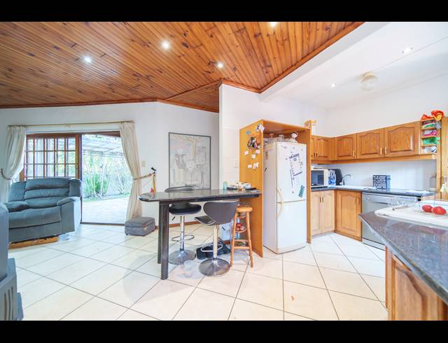 3 BEDROOM HOUSE FOR SALE IN BONZA BAY